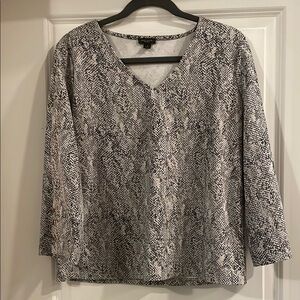 Ann Taylor Gray and Black 3/4 Sleeve Boxy Blouse